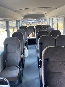 Autobús Toyota Coaster Usado de 30 Asientos con Motor de Gasolina 2TR para Viajes de Larga Distancia - Transmisión Automática - Product Image 2