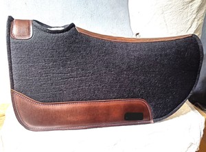 Almohadilla de sillín ecuestre de caballo occidental hecha a medida más vendida de 1 pulgada de grosor con forro polar de lana suave de cuero liso para jinetes - Product Image 3