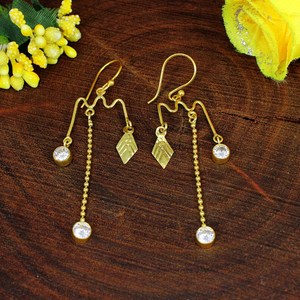 Pendientes Largos de Latón Chapado en Oro al por Mayor con Circonitas y Cadena, 4.3g, Piedra de 5mm, Accesorio de Moda Elegante y Duradero - Product Image 4