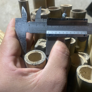 Poteaux en bambou traités thermiquement pour résister aux intempéries extérieures - Product Image 1