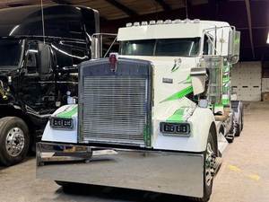 รถบรรทุก Kenworths W900 Tri Axle Sleeper ปี 2015 2014 - แบบ Flat Top Sleeper เกียร์ธรรมดา 18 สปีด รถบรรทุกมือสองสำหรับขาย - Product Image 2