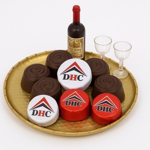 La bandeja de servicio de metal decorativa de color dorado agrega un toque lujoso a su Mesa, haciendo que cada momento de servicio sea especial - Product Image 1