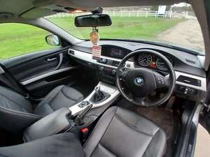 BMW Série 3 2.0 320i d'occasion (2010) – Conduite à gauche/droite - Product Image 4