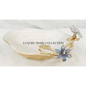 Cuencos sofisticados de metal de diseño antiguo con formas raras y artísticas perfectas para interiores de inspiración vintage - Product Image 5