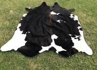 Tapis en peau de vache-Tapis en peau de vache noir et blanc-Tapis de salon-Tapis à poils-Tapis tricolores-Cuir de vache bringé-Tapis ottoman-Tapis doux