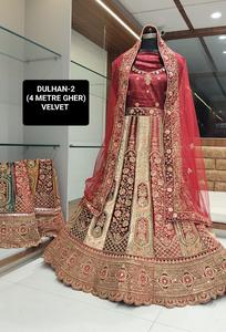 Velours exquis Lehenga Choli Designer Wedding Wear d'Inde avec des embellissements lourds Séquence Travail Robe de mariée élégante - Product Image 4