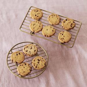 Round golden metal <b>trivet</b> heat resistant sturdy design for kitchen dining table and modern home decor - Product Image 3