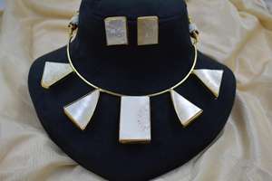 2024 nouveau collier femme conçu bijoux collier en pierre ensemble avec boucles d'oreilles à prix raisonnable en inde - Product Image 3