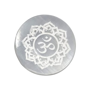 Selenite-Placa de carga de ágata Fengshui, placa de carga selenita grabada con símbolo de ohmios para curación Reiki, en venta - Product Image 1