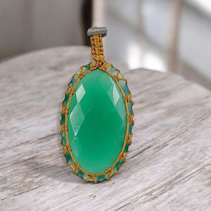 Collar con colgante de macramé hecho a mano para mujer, ónix verde Natural facetado, piedra preciosa ovalada, estilo bohemio, colgantes finos anudados, dijes - Product Image 1