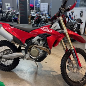 2026 รถมอเตอร์ไซค์เชิงพาณิชย์รุ่นยอดนิยม Desmo450 449.6 ซีซี 63.5 แรงม้า 9,400 รอบต่อนาที พร้อมจัดส่ง - Product Image 1