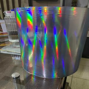 Película PET Holográfica Metalizada Arcoíris Personalizada, Suave, Brillante, de Alto Brillo, Laminación Lisa, Resistente a la Humedad, Adhesivo Antiadherente - Product Image 3