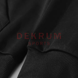 Mejor Precio Sudaderas con Pedrería para Hombre Hechas en Pakistán, Tela de Invierno con Patrón Sólido, Color y Logotipo Personalizados, MOQ Bajo de 20 Piezas - Product Image 4
