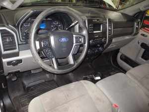 Camioneta F-350 2019 Usada en Excelentes Condiciones, Económica, con Plataforma Plana de 12 pies - 330HP, Transmisión Automática de 6 Velocidades, Lista para Envío Puerta a Puerta - Product Image 2