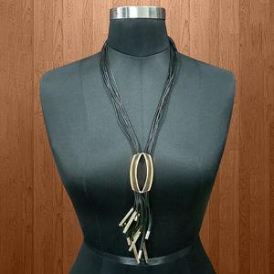 Urthn 1111712E Collier de déclaration en dentelle suspendue noire Chaînes en alliage à la mode pour fête ou anniversaire Matériau en alliage de zinc - Product Image 1