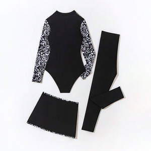 <span class=keywords><strong>Maillot</strong></span> <span class=keywords><strong>de</strong></span> <span class=keywords><strong>bain</strong></span> islamique trois pièces à motif végétal avec jupe <span class=keywords><strong>de</strong></span> <span class=keywords><strong>bain</strong></span> modeste et manches longues <span class=keywords><strong>anti</strong></span>-<span class=keywords><strong>UV</strong></span> pour femme musulmane - Product Image 4