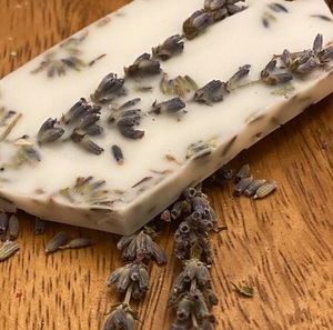 Cire parfumée naturelle à la lavande en gros | Fond de cire d'aromathérapie pour le spa, la fabrication de bougies et les parfums d'intérieur | Cire de lavande en vrac OEM - Product Image 3