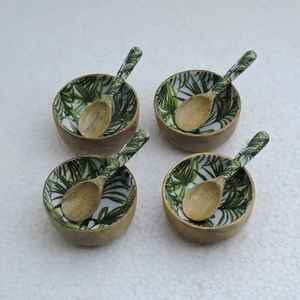 Bol de service rond en bois de manguier émaillé à motif floral blanc, design botanique élégant, plat à salade pour la cuisine et la table à manger à la maison - Product Image 1