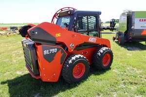 Chargeuse à direction assistée KIOTI SL750 |   Moteur diesel 4x4, charge utile nominale de 1500 kg, garantie de 4 ans, machinerie de qualité supérieure - Product Image 6