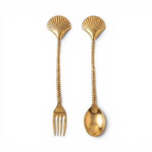 Juego de Cuchara y Tenedor de Latón con Diseño de Concha - Vajilla Elegante para la Mesa - Product Image 1