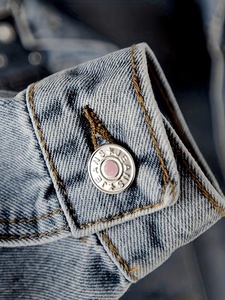 Veste en jean pour femme OEM avec rivets, couleur unie, décontractée, tendance automne-printemps - Product Image 2