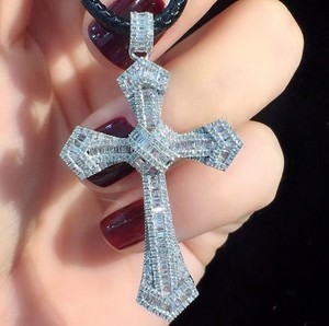 Pendentif Croix Hip Hop Classique Plaqué Or avec Diamants Certifiés IGI, Style Personnalisé, Origine Inde, Qualité VVS, Idéal pour Fêtes - Product Image 4