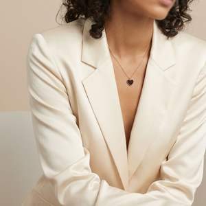 Collar con Colgante de Corazón Marrón Rechazado de la Colección Hearts Club, con Relleno de Oro y Cierre Magnético - Product Image 3