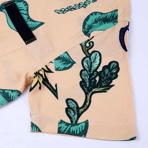 Chemise à manches courtes imprimée côtière pour hommes avec col montant structuré tricoté, tissage couvert, fermeture à boutons pour un look hawaïen - Product Image 5