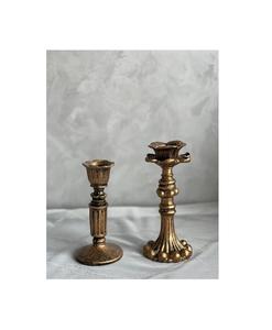 Portavelas de metal con detalles artísticos y ganchos elegantes adecuados para la decoración de pasillos o entradas - Product Image 3