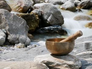 Cuencos Cantores de Metal Pulido Hechos a Mano en Nepal, Modernos y Tradicionales, para Meditación, Sanación con Sonido, Yoga, Práctica Espiritual, Calidad Premium - Product Image 6