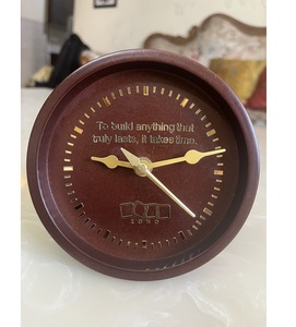 Reloj de mesa de madera de lujo con superficie pulida, atractivo moderno, Ideal para sala de estar, oficina, mesa de estudio o decoración de Hotel DE LA India - Product Image 2