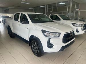 2024 para Hilux Raider cabina doble 2.4L I4 Turbo Diesel 6 velocidades Manual 4WD dirección izquierda - Product Image 4