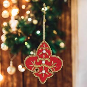 งานปักมือลายดอกไม้สีแดงแบบแขวน |   เครื่องประดับตกแต่งแบบอินเดียด้วยด้ายทองแบบดั้งเดิม - Product Image 2