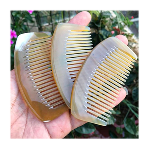 Peigne en corne de buffle naturel avec manche long, accessoire de soin des cheveux tendance, outil de coiffage-Caryln - Product Image 1