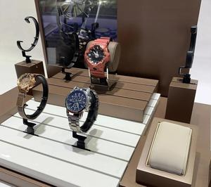 Soporte de exhibición de reloj de acrílico personalizado para relojes al por menor, estante de exhibición de encimera de marca de relojes inteligentes para tiendas y exposiciones - Product Image 2