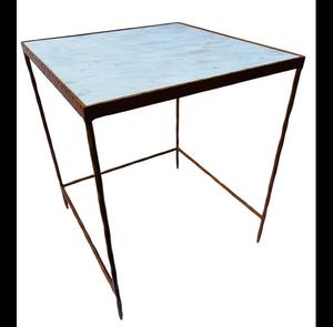 Mesa auxiliar de diseño moderno Tapa de mármol con marco de hierro Acabado con recubrimiento en polvo Juego de 2 - Product Image 1