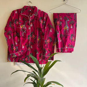 Pijama de traje de noche de algodón rosa para mujer con cuello en V con hermoso estampado de animales transpirable estilo suave y sexy - Product Image 1