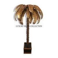 Lampadaire de table en métal durable et élégant fabriqué à la main avec des éléments sculpturaux uniques et une touche artistique contemporaine