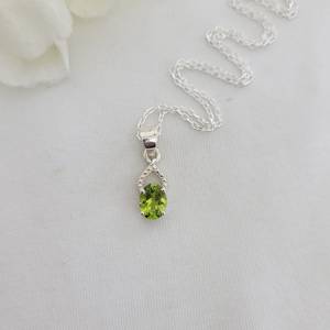 Pendentif en argent sterling plaqué or fait à la main avec péridot, pierre de naissance d'août, cadeau de bijoux pour femmes, enfants, coupe en goutte d'eau, vente en gros - Product Image 3
