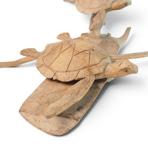 Escultura de tortuga marina familiar tallada a mano en madera de Bali sobre base de madera natural para decoración de hogar costero, regalo de inauguración de casa - Product Image 5