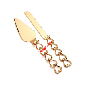 Couverts de fantaisie de concepteur de couteau de gâteau en métal de couleur d'or élégant classique pour des hôtels et des restaurants - Product Image 1