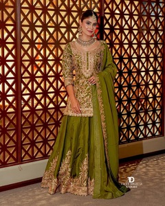 Party Wear Look Designer Top - Bottom y Dupatta con trabajo de bordado pesado - Product Image 3