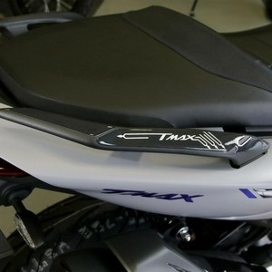 2 Pezzi Adesivi in Resina 3D per Yamaha TMAX 560 2020-2021, Accessori Protettivi per Manubrio Moto - Product Image 1