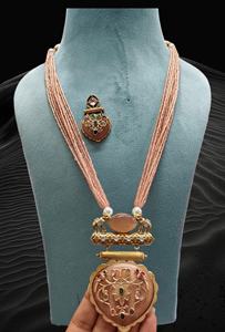 Gargantilla Kundan chapada en oro y conjunto de collar de latón con cuentas de perlas con pendientes joyería de moda para uso de boda - Product Image 5