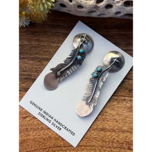 Boucles d'oreilles pendantes style Navajo avec perles d'eau douce, plumes, pendentif en argent sterling doré, forme croix, motif plume turquoise - Product Image 2