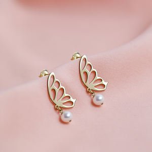 Boucles d'oreilles à clous rondes élégantes en perles simples, design papillon, plaquées or, anniversaire, fabrication turque, bijoux en argent sterling 925 - Product Image 3