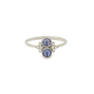 Bague pour femme en or 14 carats avec deux saphirs bleus ronds et accents de diamants, style classique de fiançailles - Product Image 1