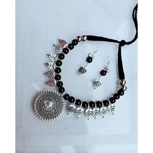 Collier Durga Sacré et Divin en Alliage, Bijou de Style Religieux pour Canaliser la Puissance et la Grâce - Product Image 1
