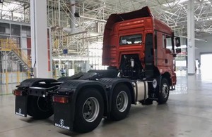 Venta de camiones Shacman H3000 6X4 de 10 ruedas y 380HP, cabezales tractoras disponibles para la venta y listos para exportar. - Product Image 3