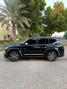 Prêt à être expédié : Toyota Land Cruiser LC300 (Édition VIP) 4.0L toutes options, d'occasion, à vendre - Product Image 2